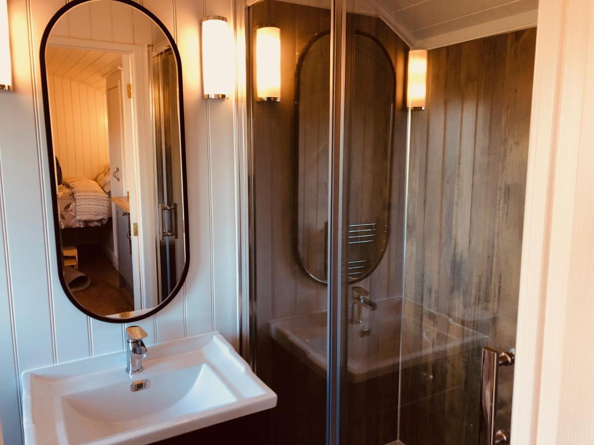 Somerleyton Meadows - The Hideaway Hut & Hot Tub Herringfleet Extérieur photo