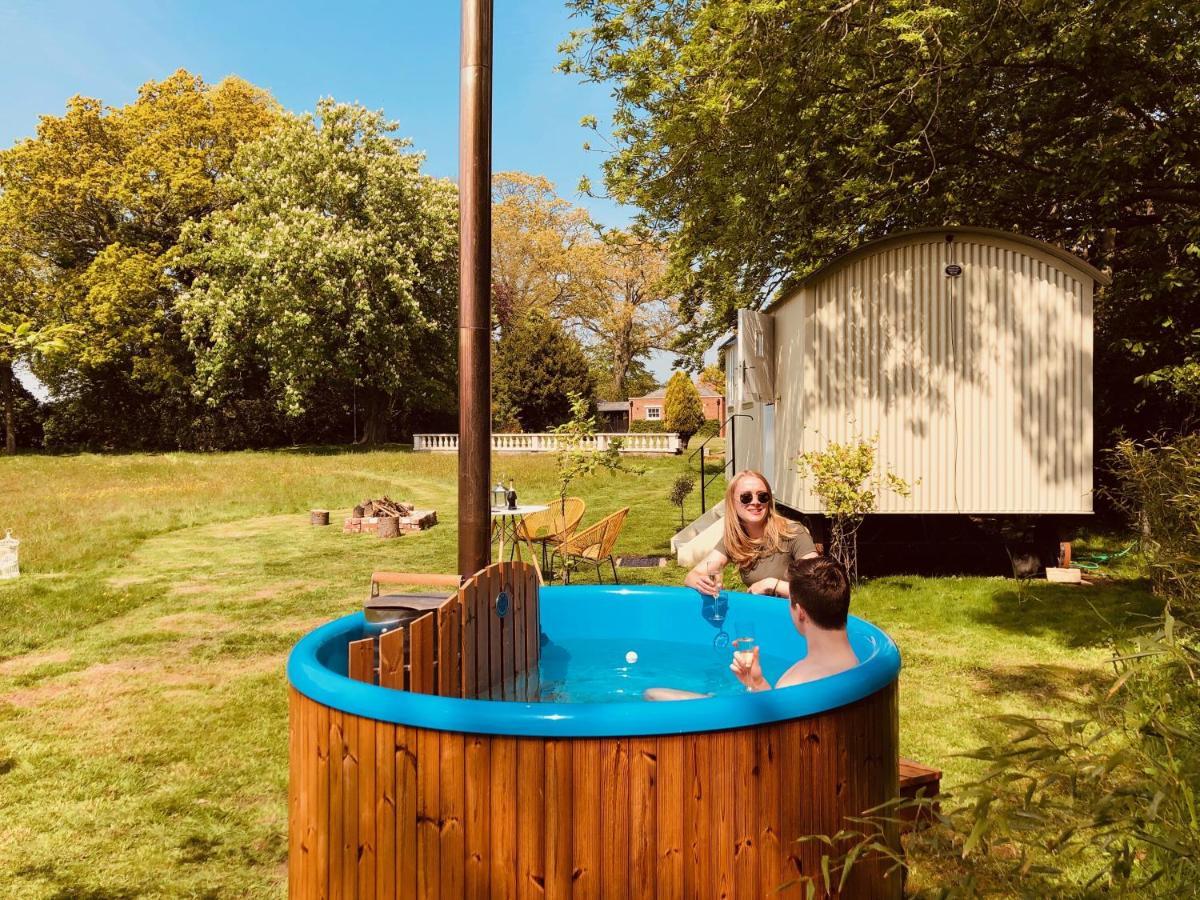 Somerleyton Meadows - The Hideaway Hut & Hot Tub Herringfleet Extérieur photo
